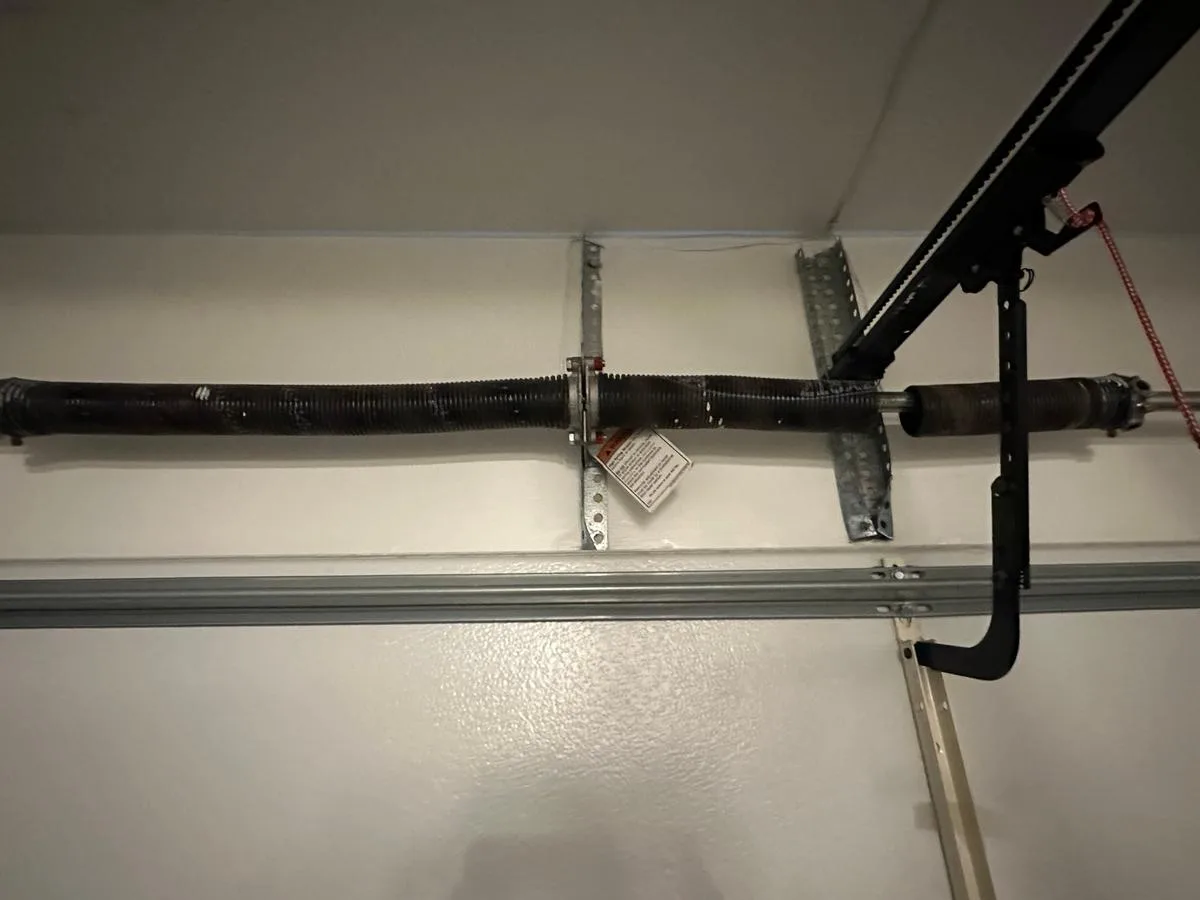 Dual torsion springs with center bearing plate on residential garage door